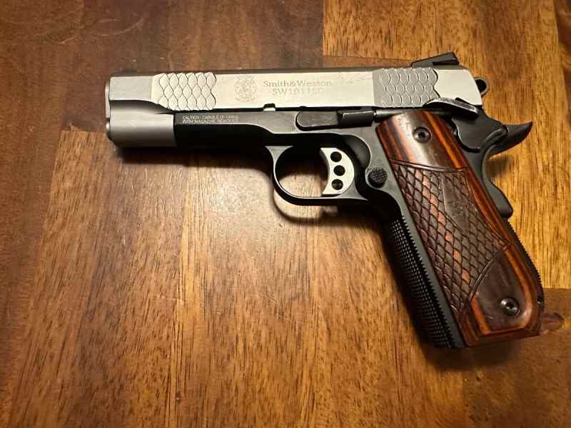 WTT S&amp;W Performance Center 1911