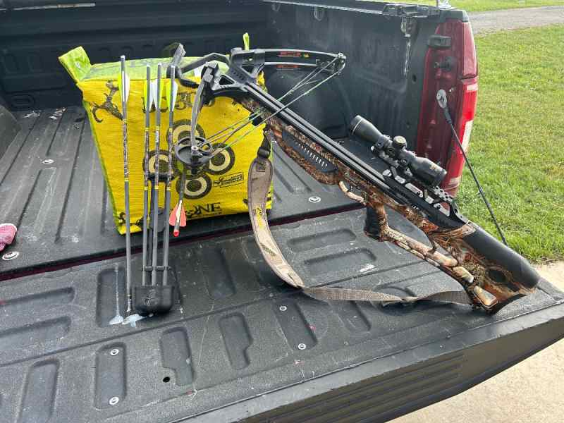 Barnet Quad S Crossbow with 5 bolts and Target