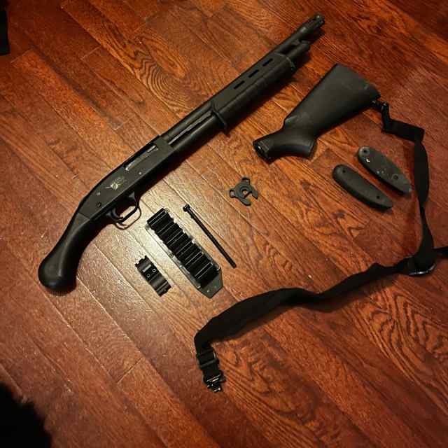 Mossberg 500 with breacher barrel and accs