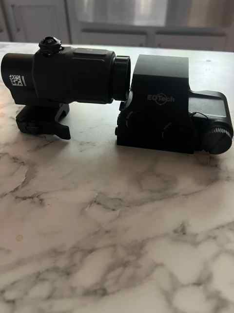 Eotech X 2–0 red dot optic with 3x Magnifier