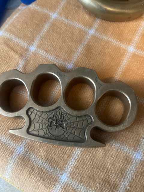 Brass knuckles 