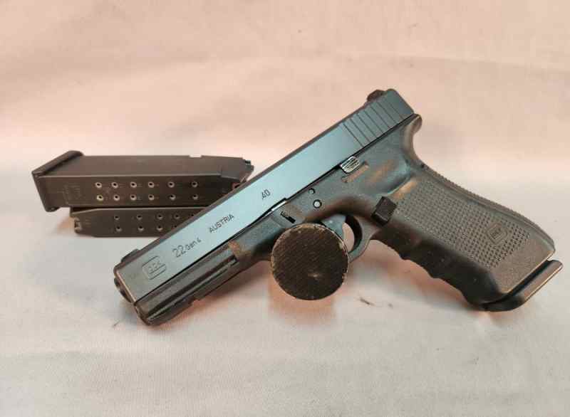  GLOCK 22 GEN4 40S&amp;W USED!