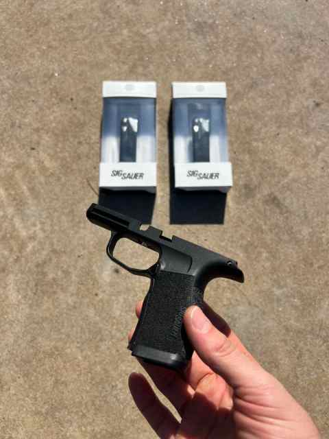 Sig Sauer P365xl Grip Module and Mags - Stock 