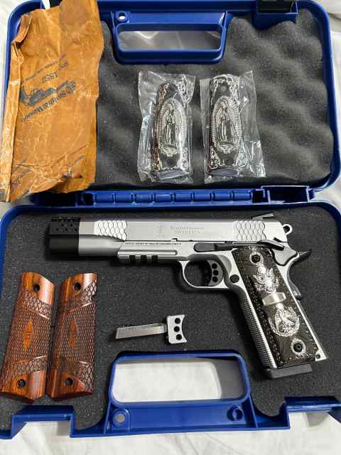 Smith &amp; Wesson 1911 