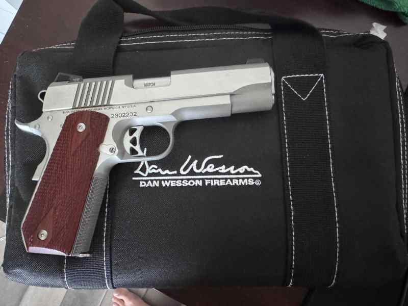 Dan Wesson Commander Classic Bobtail 45 ACP 4.3&quot;