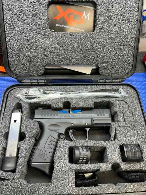 Springfield Armory XDM 40 cal- great condition