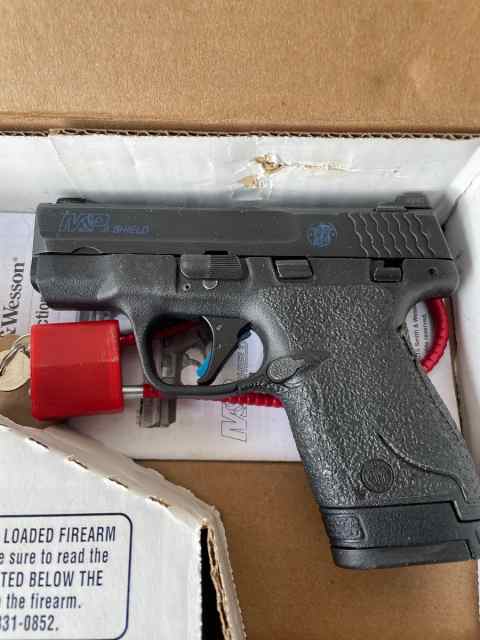 9mm M&amp;P Shield Carry package! Night Sights/Hilster