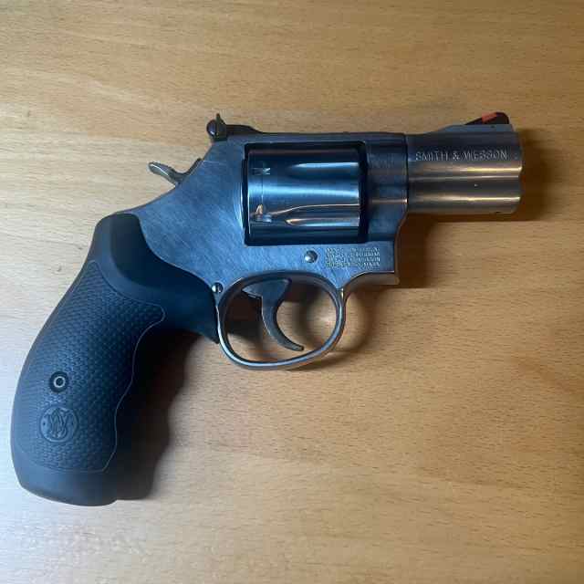 Smith and Wesson 686-6 357/38sp