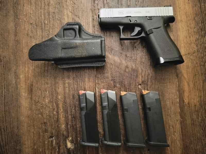 Glock 43x:  4 Mags, Tritium, IWB holster + more