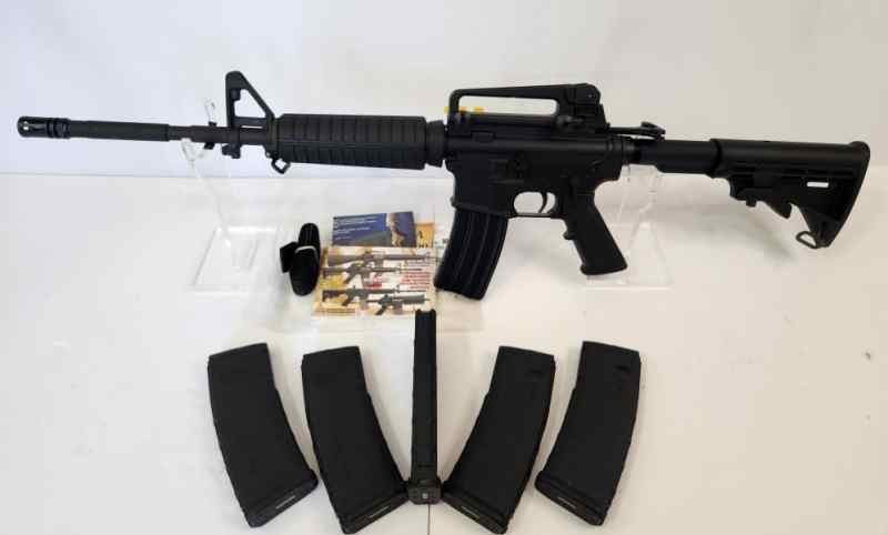 Bushmaster XM15-E2S Carbine M4 AR15 