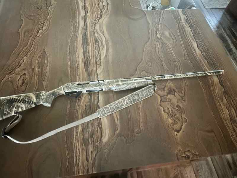 Benelli SBE2 3.5 mag camo 12 ga