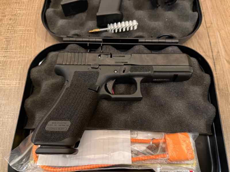 Glock 17 Gen 5 (G17) 9mm w/ Zev Pro Trigger NS