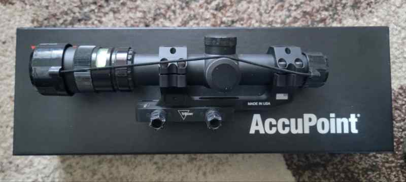 Trijicon Accupoint TR24G with Mount