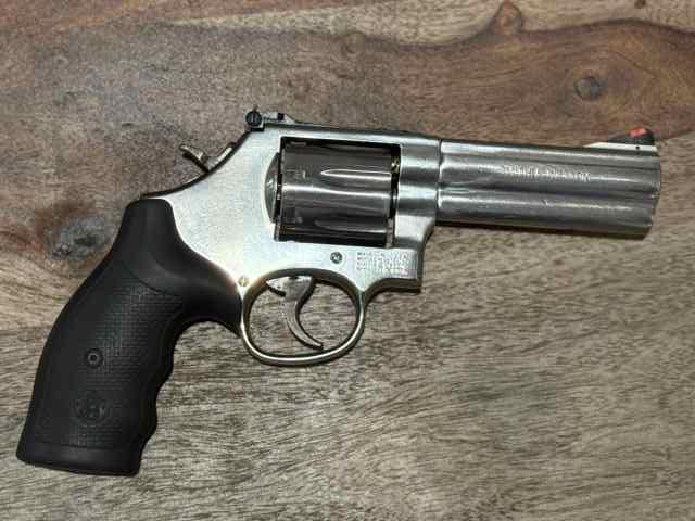 S&amp;W 686 Plus