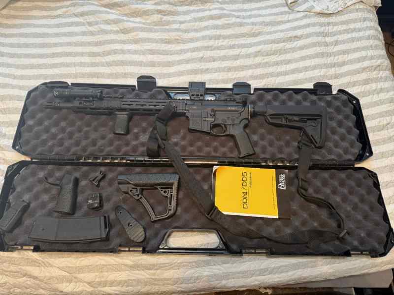 Daniel Defense M4 V7 with Extras