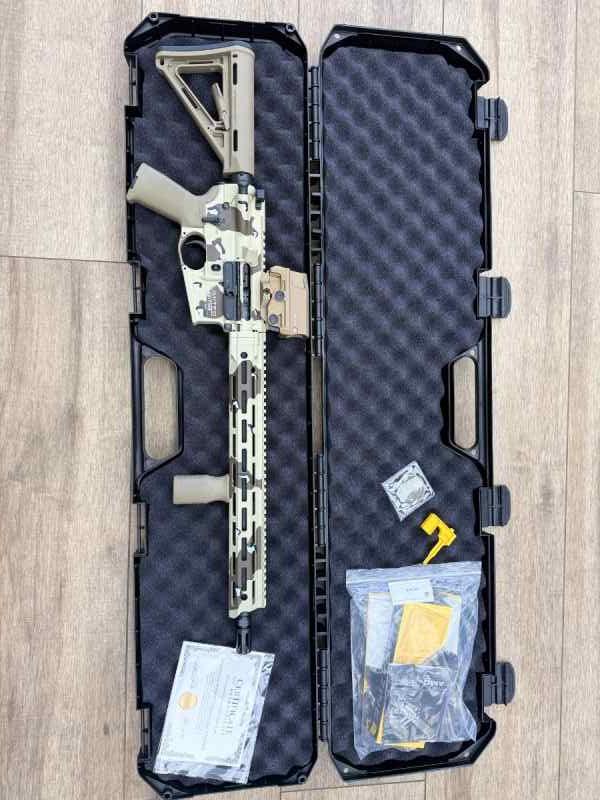 *NEW IN BOX* DANIEL DEFENSE DDM4 V7 CUSTOM 