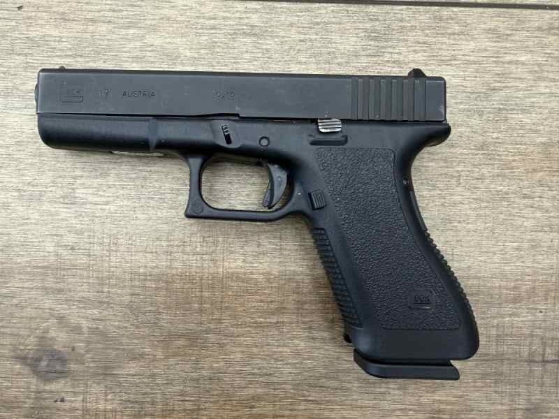 *USED* GLOCK 17 GEN 2 