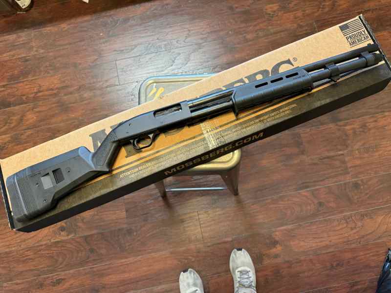 New mossberg 590sp magpul / tritium