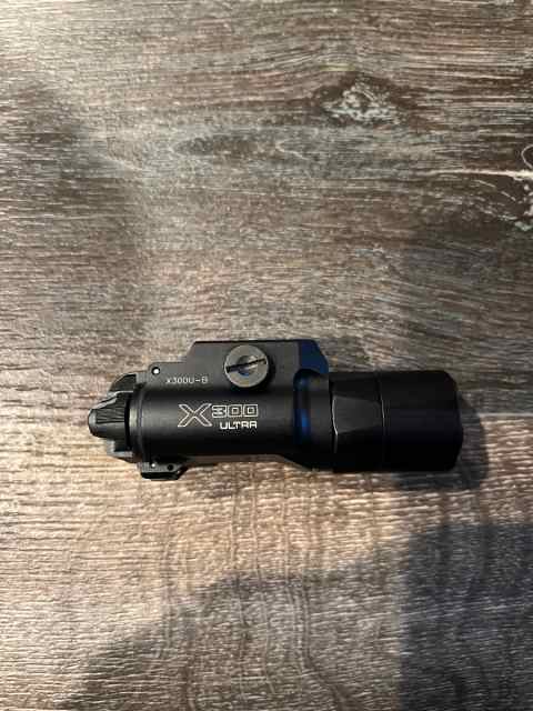 Like new Surefire X300