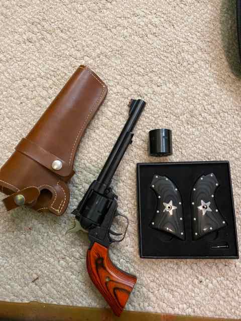 Heritage 22lr revolver with fiber-optic sights