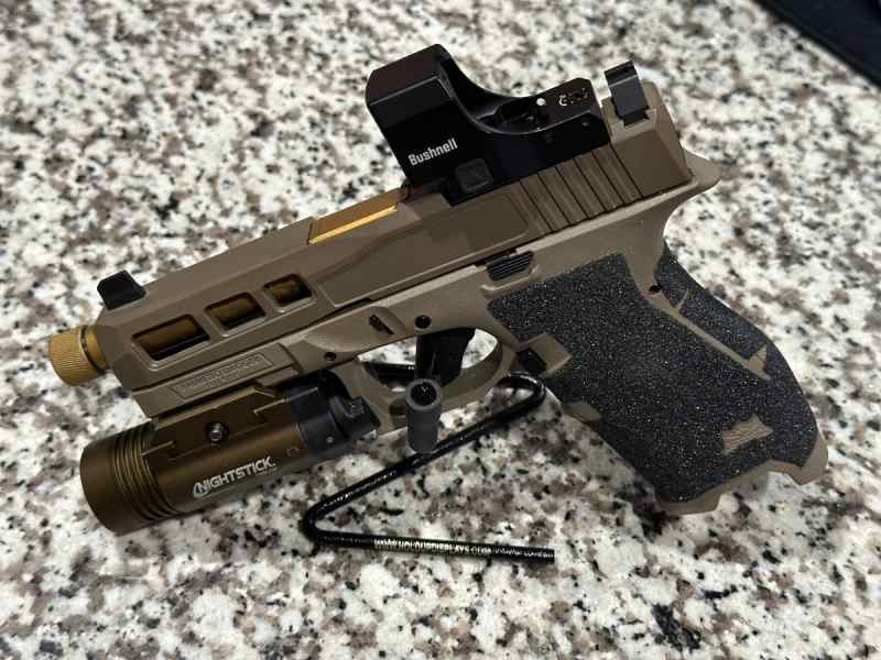 PSA Dagger S FDE Glock 17 clone, threaded +optic