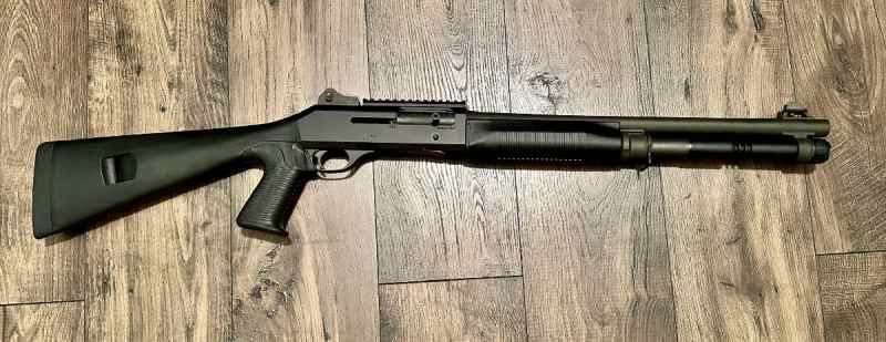 Benelli M4 shotgun 