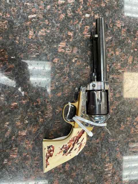 Taylor’s&amp;Co revolver 