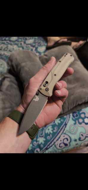 Benchmade Bugout full sized, 2 sets scales, lk new