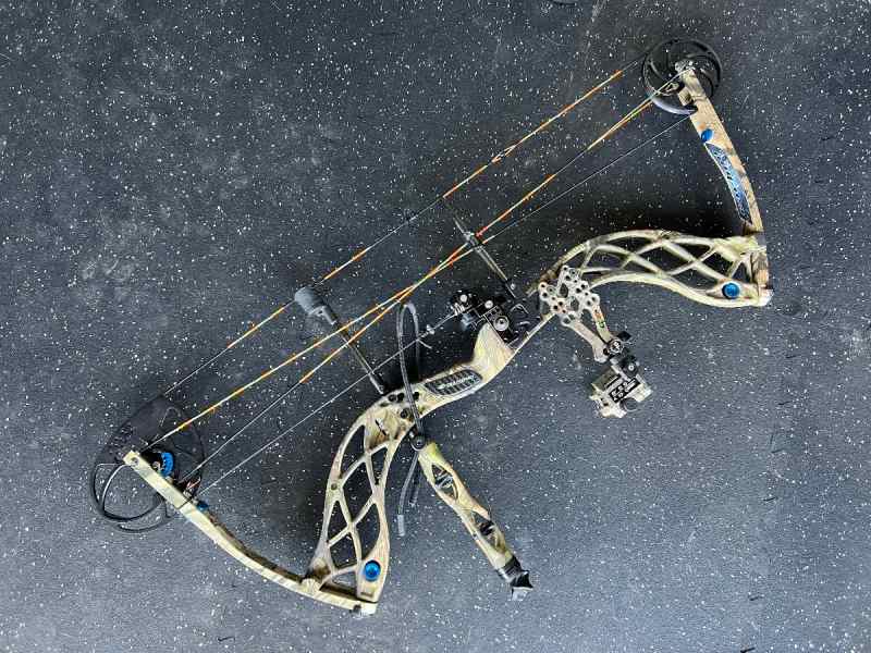 Diamond Carbon Cure Compound Bow - 70lb