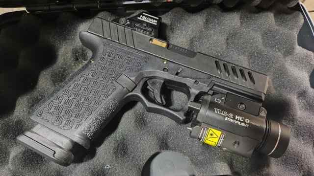 Glock 19 Gen 3 grey ghost addition combat pistol