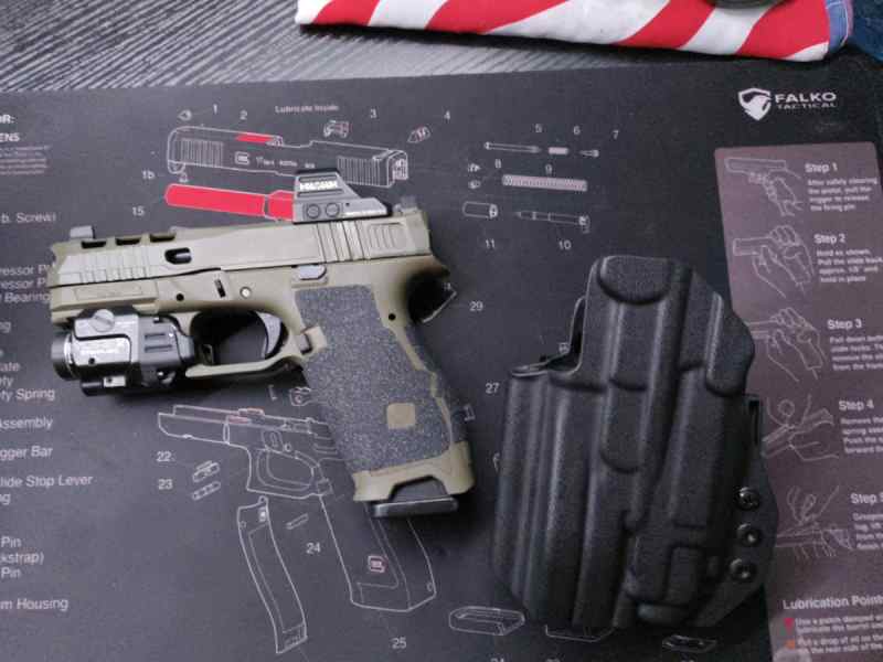 Glock 19 Clone W/Extras