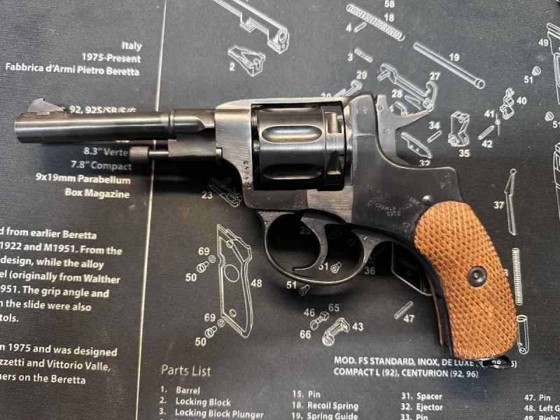 Nice WWII RUSSIAN NAGANT Revolver M1895 7.62X38R  