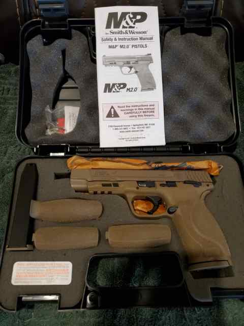 NEW S&amp;W Military &amp; Police M2.0 Desert .40 Cal