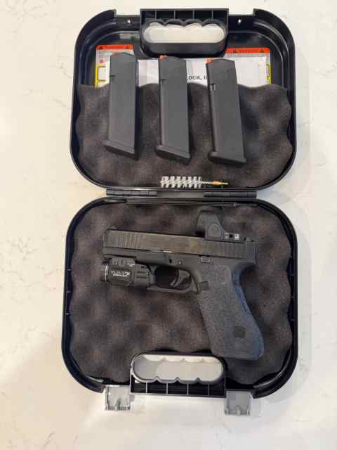 Glock 45.5 with Trijicon SRO, TLR7X, Incog 