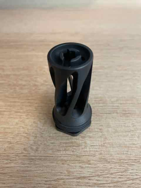 HUXWRX FLASH HIDER-QD 556 1/2X28 FROM GEISSELE 