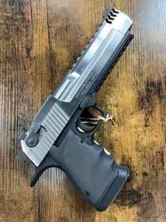 Magnum Research Desert Eagle 44 Mag 