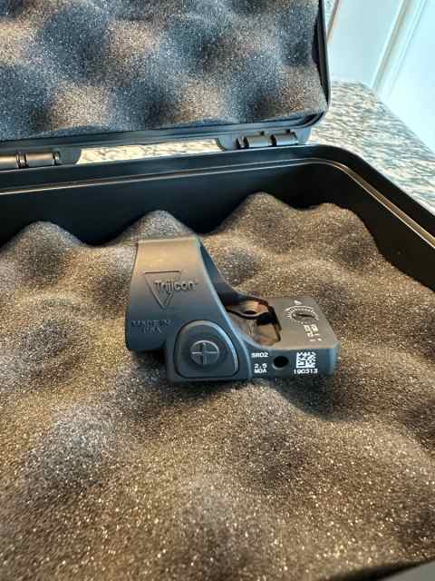 Brand new Trijicon SRO 2.5moa 