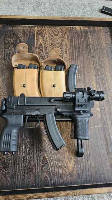 VZ 61 Skorpion, w/ mags, ammo and LASER!
