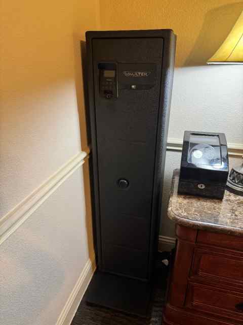 Vaultek RS500i Biometric Safe like New!