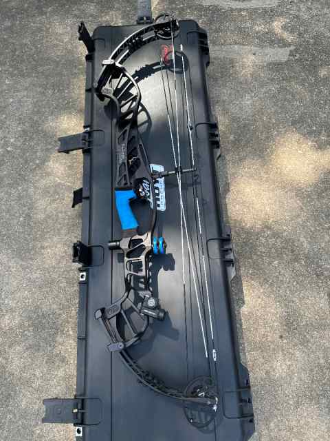 Hoyt Invicta 40 SVX, axcel achieve and stabilizers