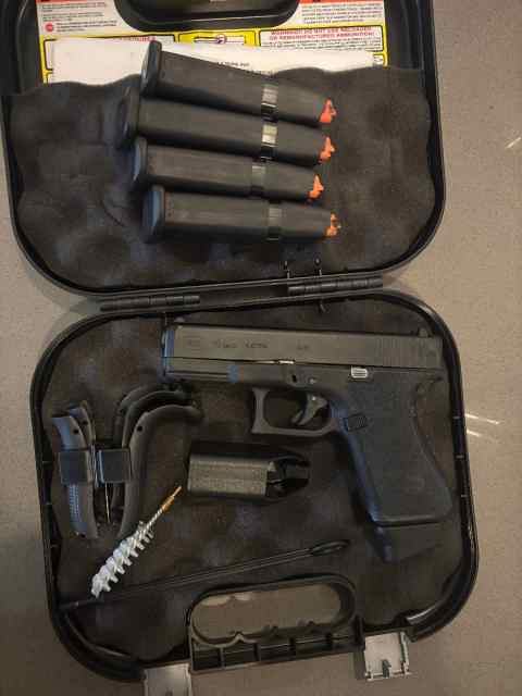 Glock 19 gen 5 with 5 mags 