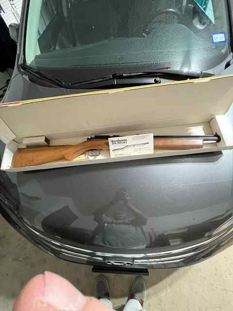 Benjamin Model 392 .22 Pellet rifle (New in box)