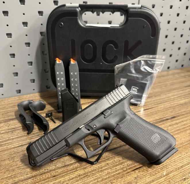 Glock 22 Gen 5 MOS .40 S&amp;W 15rd MINT CONDITION