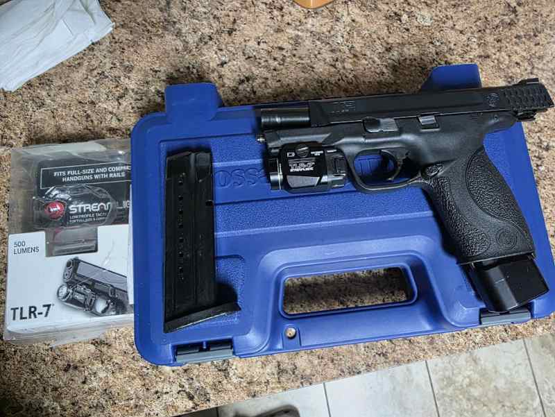 S&amp;W M&amp;P9 Police 9mm with night sights + extras