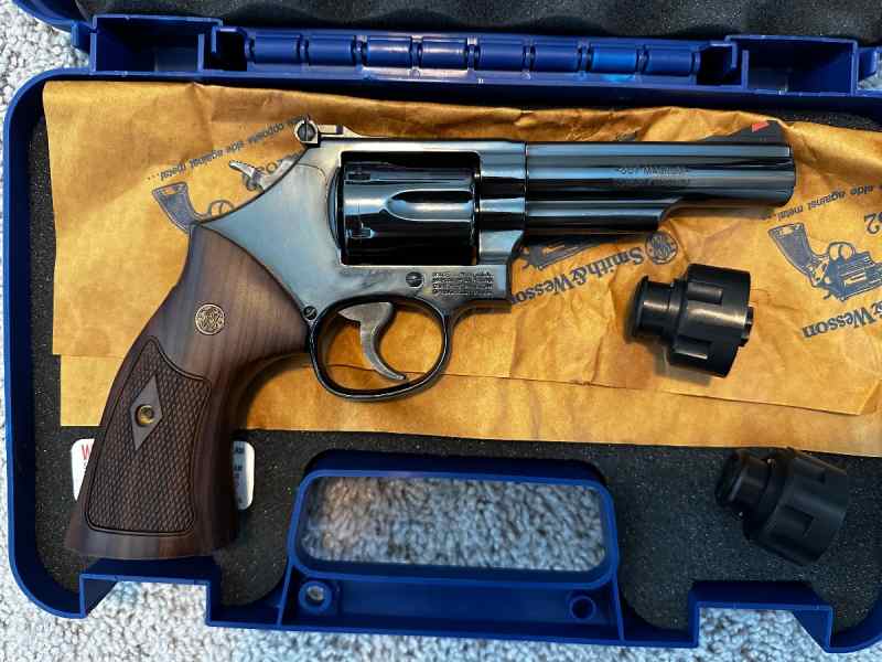 Smith &amp; Wesson 19 Classic *NEW*
