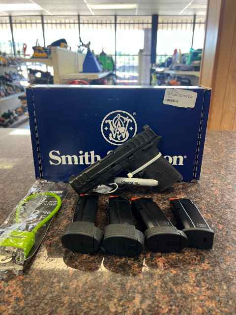 Smith &amp; Wesson Equalizer 