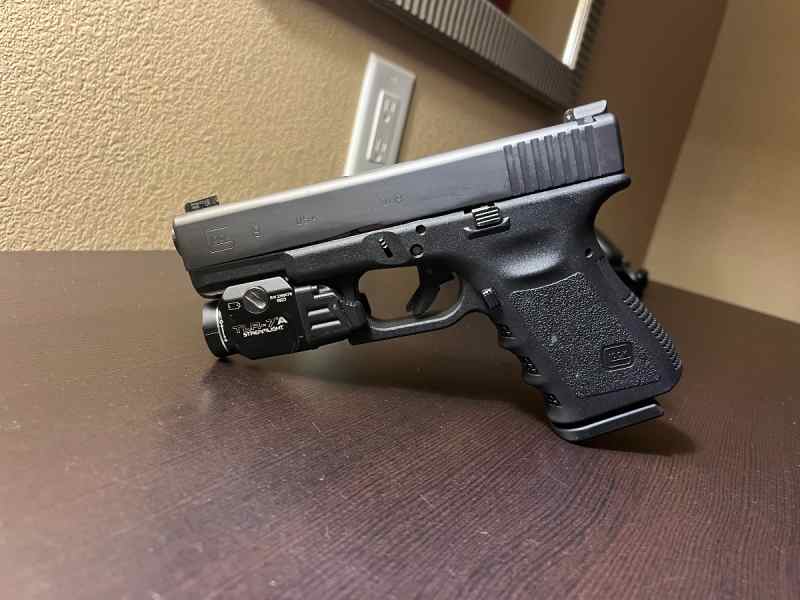 Glock 19 Gen 3 with Tritium Iron Sights 