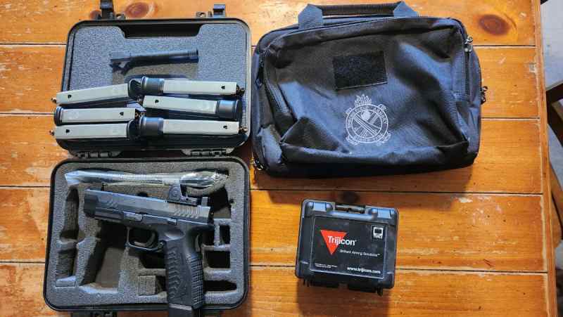 Springfield XDM with Extras