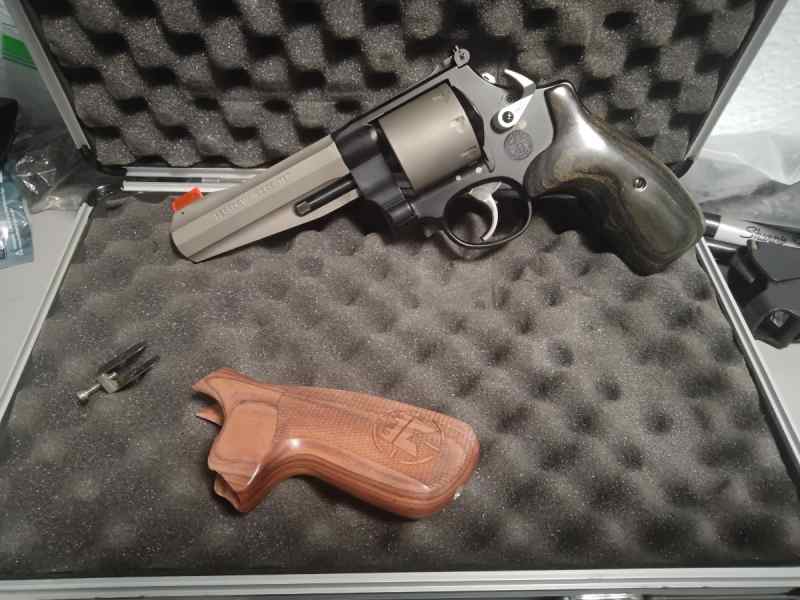 Super rare Smith &amp; Wesson 327 JM performance cente