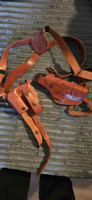 Leather shoulder holster Glock